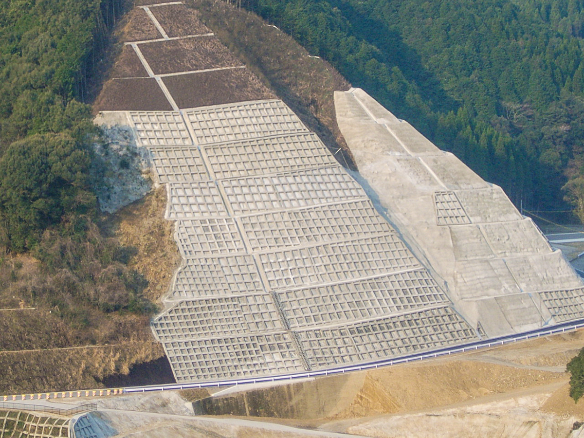 鶴田ダム再開発神子地区工事用道路改良工事