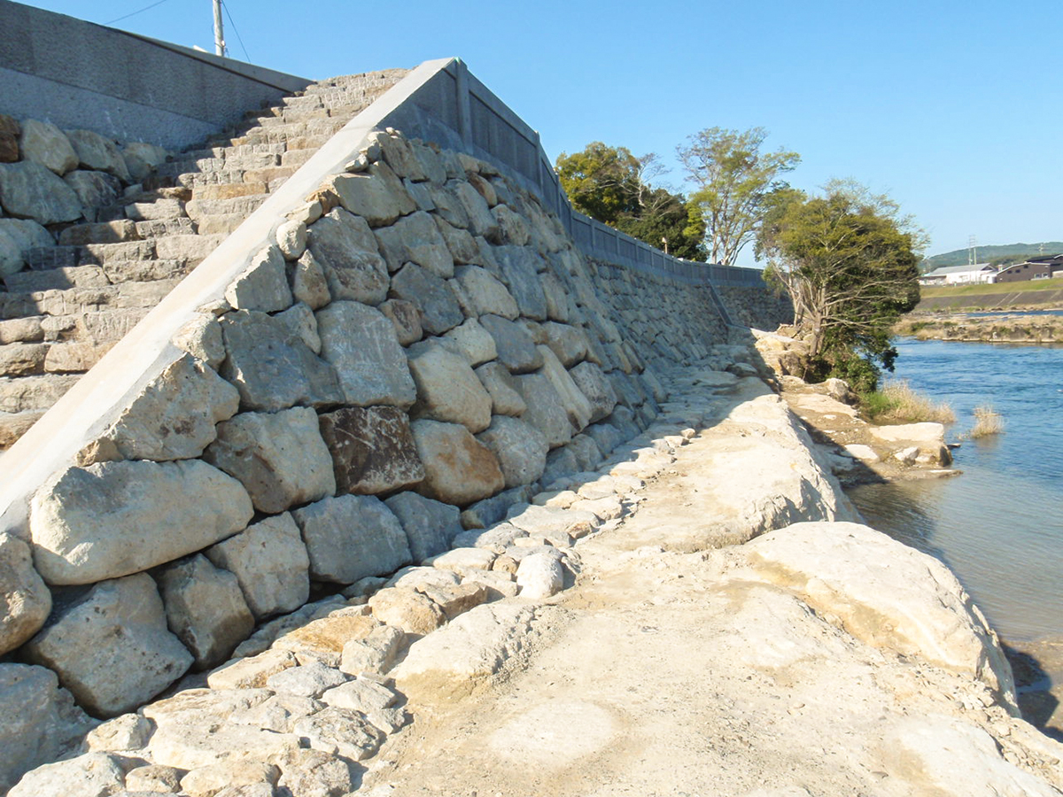 轟町下流築堤護岸工事
