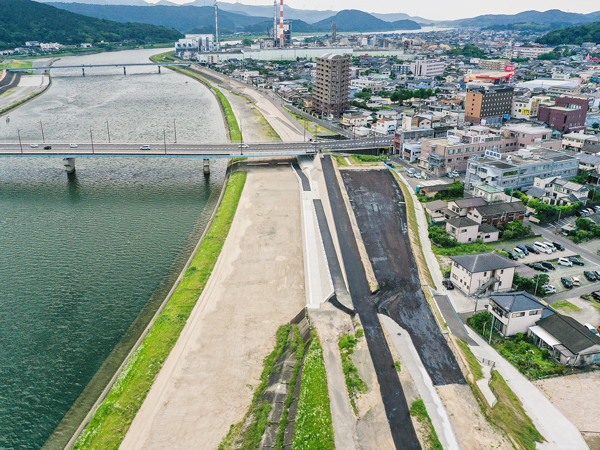 大小路地区築堤護岸工事